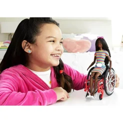 Barbie Fashionista met rolstoel (pop 166)